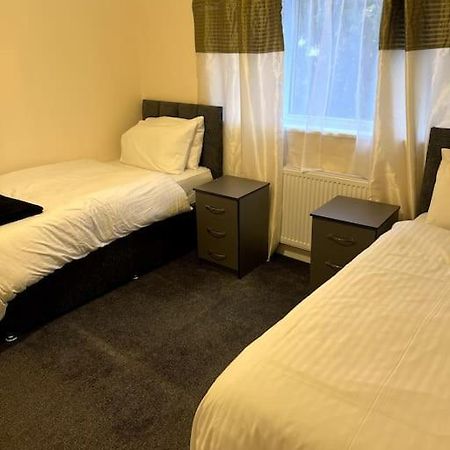 Spacious City Centre Home Near Hospital & M5 Вустер Екстер'єр фото