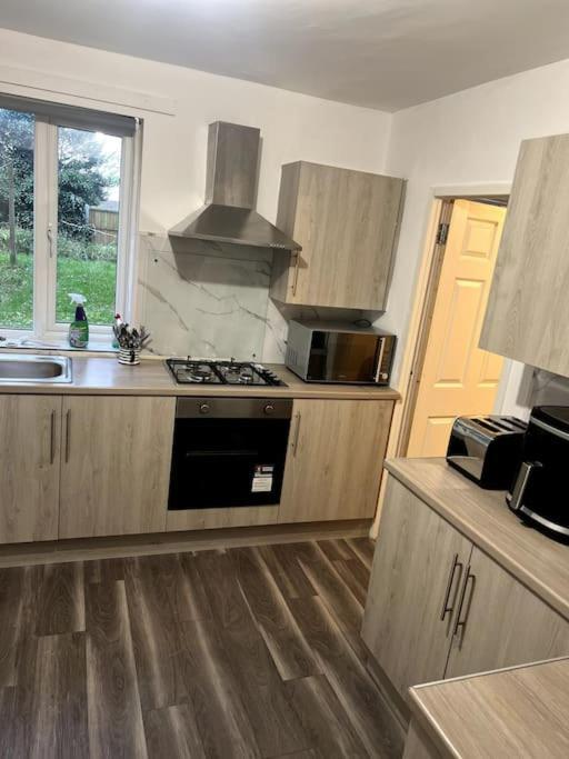 Spacious City Centre Home Near Hospital & M5 Вустер Екстер'єр фото